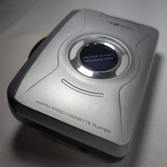 Nexxtech AM/FM Radio Cassette Player 14904949 Portable Headphones Silver TESTED - Picture 2 of 16